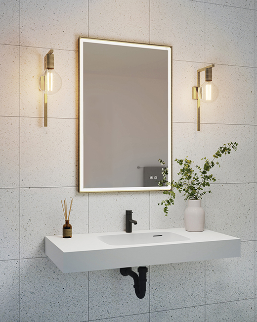Miroir DEL Artus encadré Fleurco en or brossé, avec 2 appliques murales de chaque côté du miroir