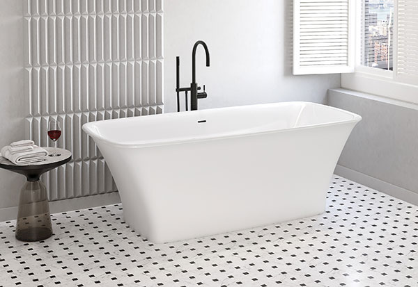 Une baignoire blanc mat avec un intérieur blanc brillant de la collection aria stone de Fleurco, qui se distingue dans une salle de bains au design rétro.