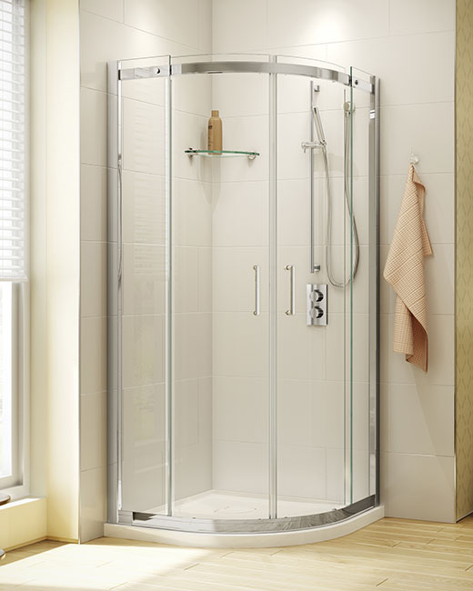 Cabine de douche d'angle coulissante avec cadre partiel dans une salle de bain vintage